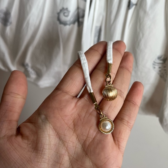 ONLY White Seahorse/Seashell Bubble Blouse - Picture 4 of 11